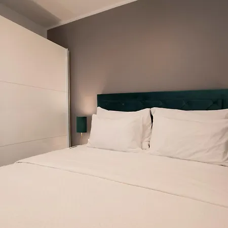 Lux Anya - Private Garden & Garage Space * سبليت