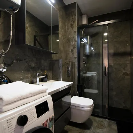 Apartment Lux Anya - Private Garden & Garage Space Split