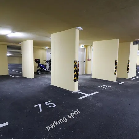 Apartment Lux Anya - Private Garden & Garage Space *