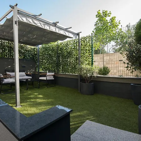 Lux Anya - Private Garden & Garage Space Apartment *