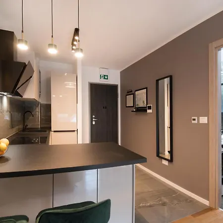 Lux Anya - Private Garden & Garage Space * Split