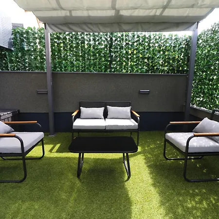 Apartment Lux Anya - Private Garden & Garage Space