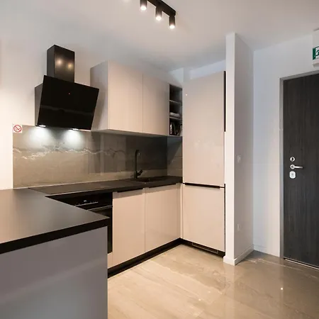 Lux Anya - Private Garden & Garage Space *