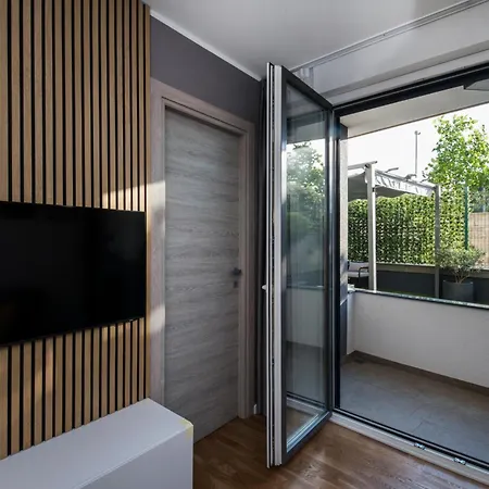 Apartmán Lux Anya - Private Garden & Garage Space *